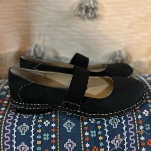 B.O.C. Black Leather Mary Jane Shoes - W 8